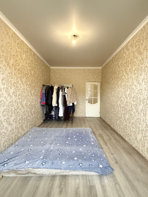 Продам трехкомнатную (3-комн.) квартиру, Толстого ул, 180кБ, Нальчик г