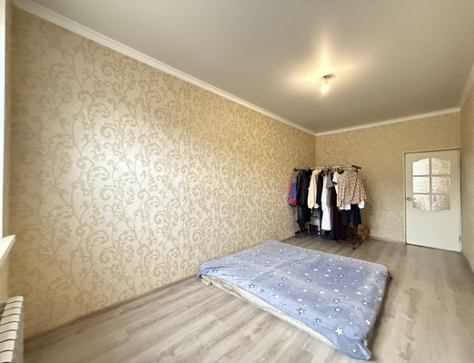 Продам трехкомнатную (3-комн.) квартиру, Толстого ул, 180кБ, Нальчик г