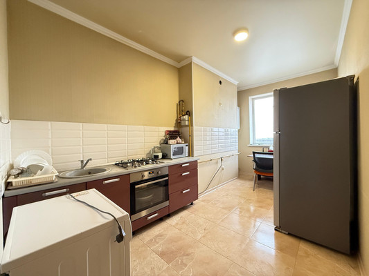 Продам трехкомнатную (3-комн.) квартиру, Толстого ул, 180кБ, Нальчик г