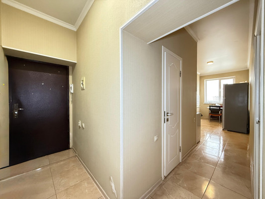 Продам трехкомнатную (3-комн.) квартиру, Толстого ул, 180кБ, Нальчик г