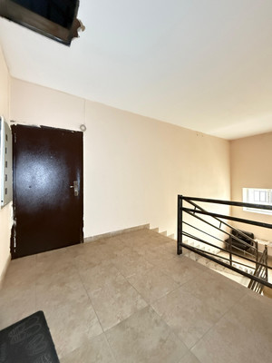 Продам трехкомнатную (3-комн.) квартиру, Толстого ул, 180кБ, Нальчик г