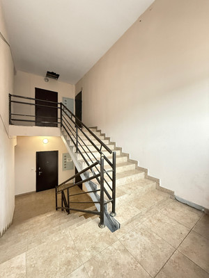 Продам трехкомнатную (3-комн.) квартиру, Толстого ул, 180кБ, Нальчик г