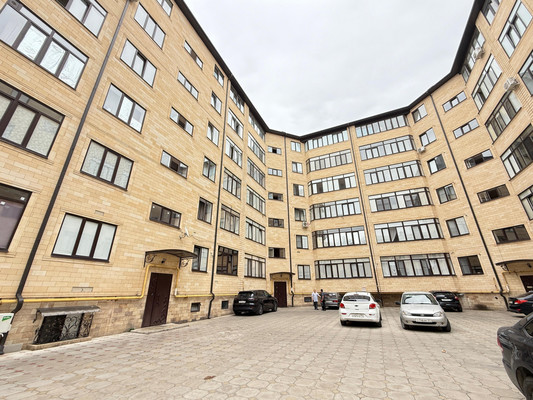 Продам трехкомнатную (3-комн.) квартиру, Толстого ул, 180кБ, Нальчик г