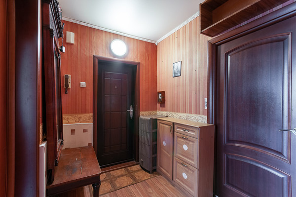 Продам трехкомнатную (3-комн.) квартиру, Марьинский Парк ул, 17к1, Москва г