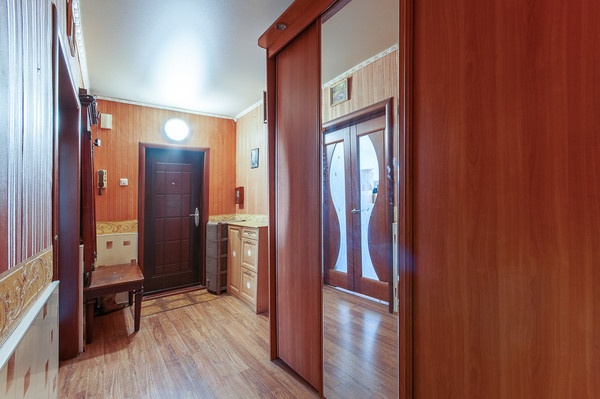 Продам трехкомнатную (3-комн.) квартиру, Марьинский Парк ул, 17к1, Москва г