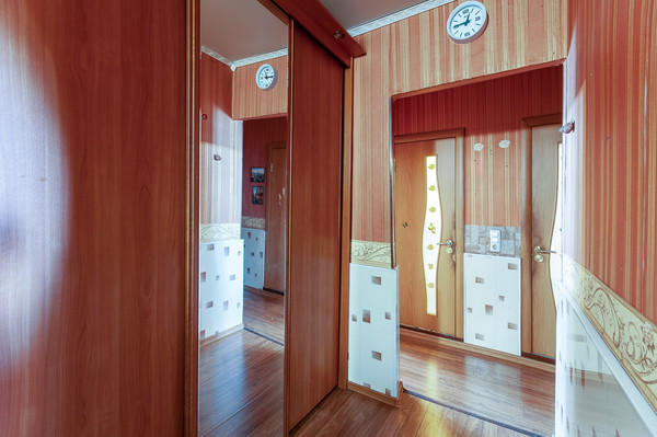 Продам трехкомнатную (3-комн.) квартиру, Марьинский Парк ул, 17к1, Москва г