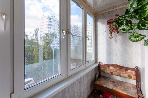 Продам трехкомнатную (3-комн.) квартиру, Марьинский Парк ул, 17к1, Москва г