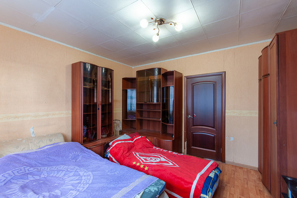 Продам трехкомнатную (3-комн.) квартиру, Марьинский Парк ул, 17к1, Москва г