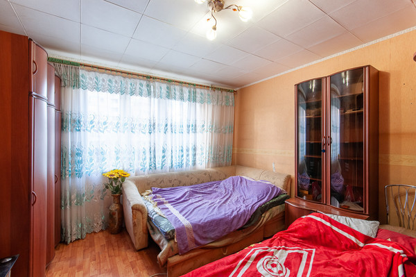 Продам трехкомнатную (3-комн.) квартиру, Марьинский Парк ул, 17к1, Москва г