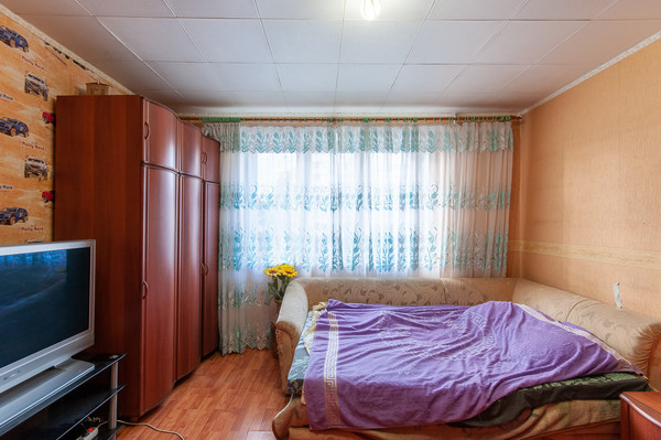 Продам трехкомнатную (3-комн.) квартиру, Марьинский Парк ул, 17к1, Москва г