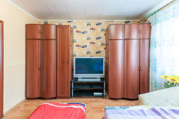 Продам трехкомнатную (3-комн.) квартиру, Марьинский Парк ул, 17к1, Москва г