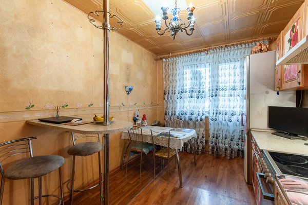 Продам трехкомнатную (3-комн.) квартиру, Марьинский Парк ул, 17к1, Москва г