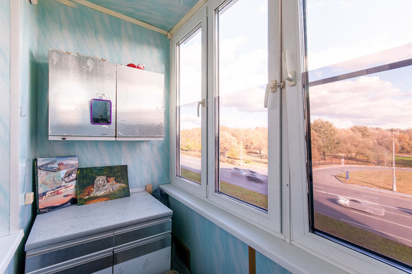 Продам трехкомнатную (3-комн.) квартиру, Марьинский Парк ул, 17к1, Москва г