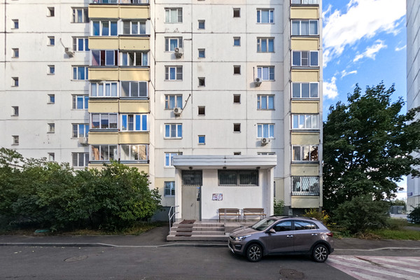 Продам трехкомнатную (3-комн.) квартиру, Марьинский Парк ул, 17к1, Москва г