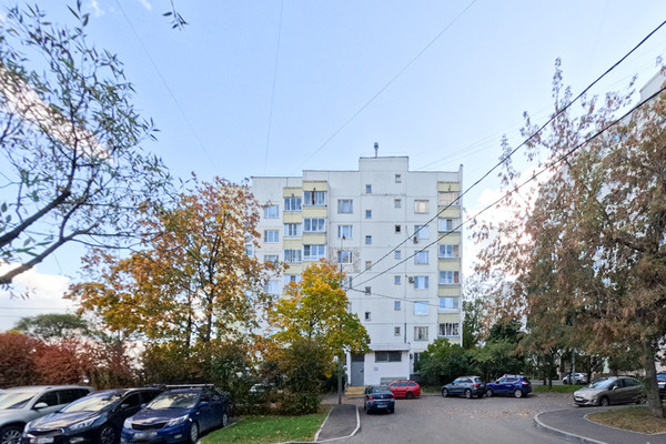 Продам трехкомнатную (3-комн.) квартиру, Марьинский Парк ул, 17к1, Москва г