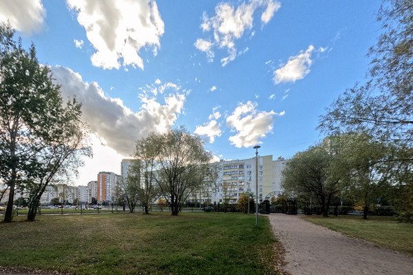 Продам трехкомнатную (3-комн.) квартиру, Марьинский Парк ул, 17к1, Москва г