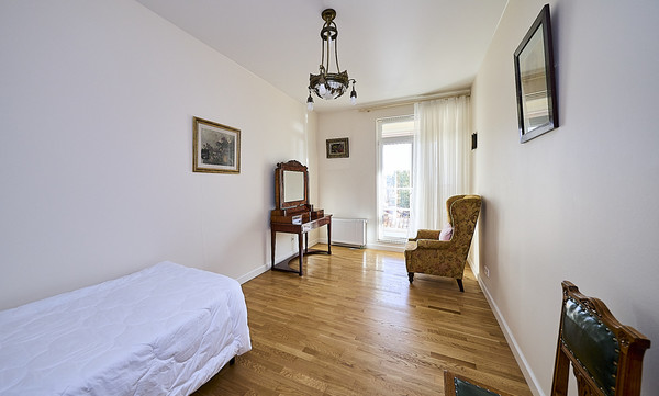 Продам двухкомнатную (2-комн.) квартиру, Малый В.О. пр-кт, 52, Санкт-Петербург г