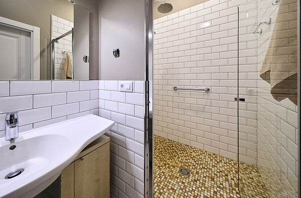 Продам двухкомнатную (2-комн.) квартиру, Малый В.О. пр-кт, 52, Санкт-Петербург г