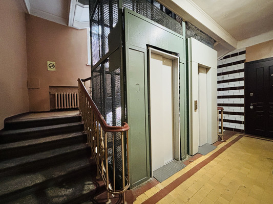 Продам трехкомнатную (3-комн.) квартиру, Новоспасский пер, 3к2, Москва г