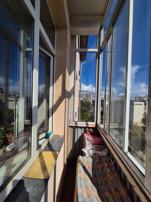 Продам двухкомнатную (2-комн.) квартиру, Максимова ул, 6, Москва г