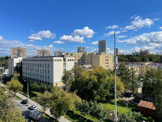Продам двухкомнатную (2-комн.) квартиру, Максимова ул, 6, Москва г