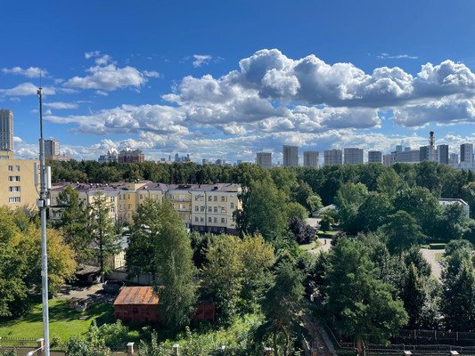 Продам двухкомнатную (2-комн.) квартиру, Максимова ул, 6, Москва г