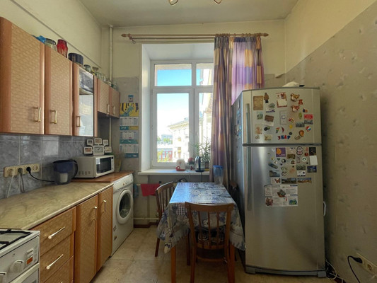 Продам двухкомнатную (2-комн.) квартиру, Максимова ул, 6, Москва г