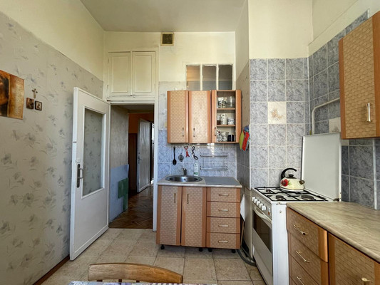 Продам двухкомнатную (2-комн.) квартиру, Максимова ул, 6, Москва г