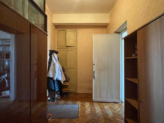Продам двухкомнатную (2-комн.) квартиру, Максимова ул, 6, Москва г