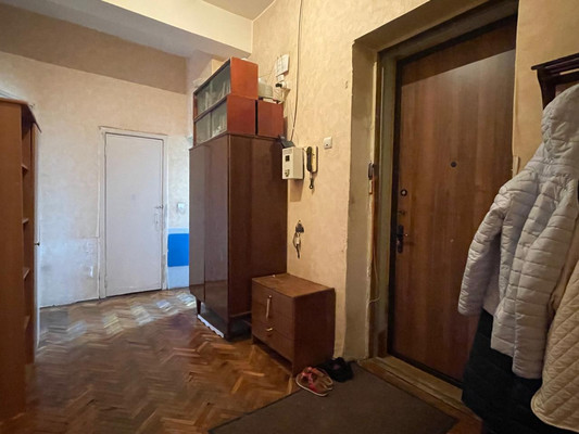 Продам двухкомнатную (2-комн.) квартиру, Максимова ул, 6, Москва г