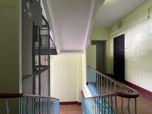 Продам двухкомнатную (2-комн.) квартиру, Максимова ул, 6, Москва г