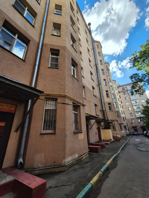Продам двухкомнатную (2-комн.) квартиру, Максимова ул, 6, Москва г