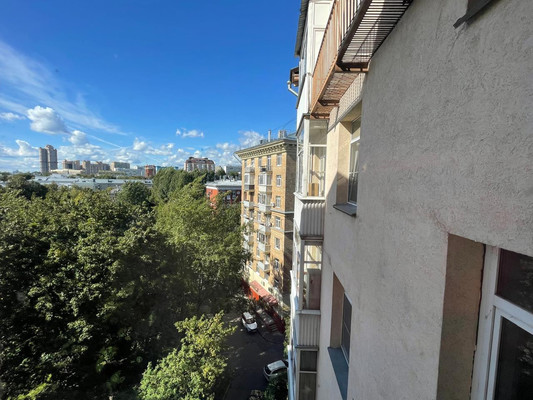 Продам двухкомнатную (2-комн.) квартиру, Максимова ул, 6, Москва г