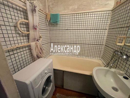 Продам трехкомнатную (3-комн.) квартиру, Кораблестроителей ул, 39Б, Санкт-Петербург г