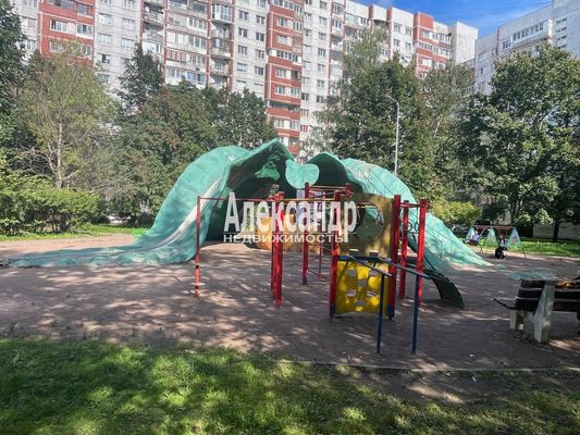 Продам трехкомнатную (3-комн.) квартиру, Кораблестроителей ул, 39Б, Санкт-Петербург г