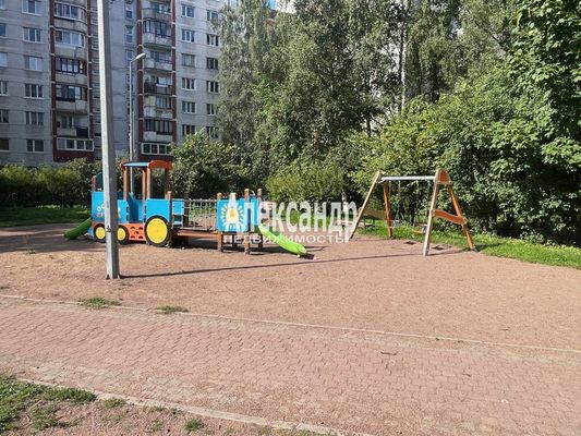 Продам трехкомнатную (3-комн.) квартиру, Кораблестроителей ул, 39Б, Санкт-Петербург г