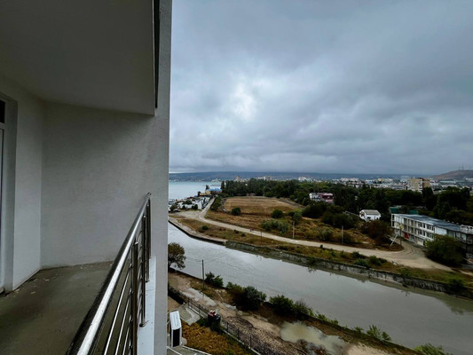 Продам трехкомнатную (3-комн.) квартиру, Черноморская наб, 1Л, Феодосия г