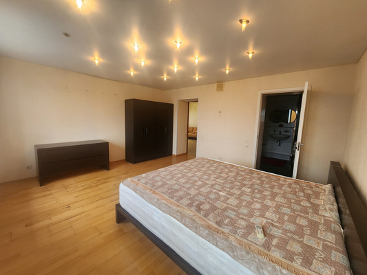 Продам многокомнатную квартиру, Полиграфистов ул, 11кв, Чехов г