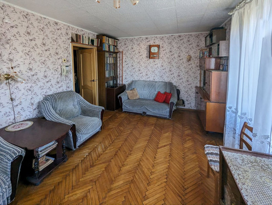 Продам двухкомнатную (2-комн.) квартиру, Новоселов ул, 4, Гатчина г