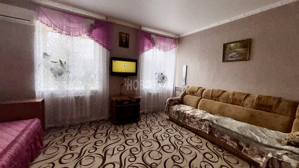 Сдам двухкомнатную (2-комн.) квартиру, Революционная ул, 102, Крымск г