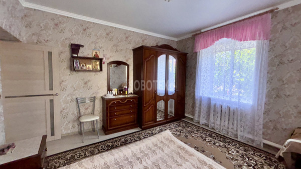 Сдам двухкомнатную (2-комн.) квартиру, Революционная ул, 102, Крымск г