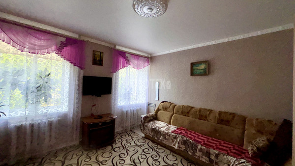 Сдам двухкомнатную (2-комн.) квартиру, Революционная ул, 102, Крымск г