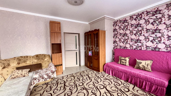 Сдам двухкомнатную (2-комн.) квартиру, Революционная ул, 102, Крымск г