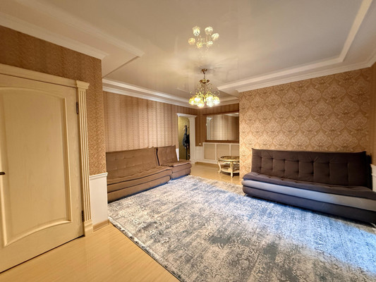 Продам трехкомнатную (3-комн.) квартиру, Калмыкова ул, 235ка, Вольный Аул кп