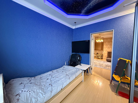 Продам трехкомнатную (3-комн.) квартиру, Калмыкова ул, 235ка, Вольный Аул кп