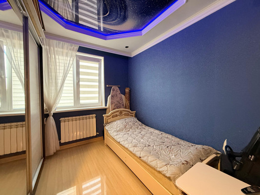 Продам трехкомнатную (3-комн.) квартиру, Калмыкова ул, 235ка, Вольный Аул кп