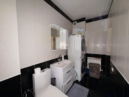 Продам трехкомнатную (3-комн.) квартиру, Калмыкова ул, 235ка, Вольный Аул кп