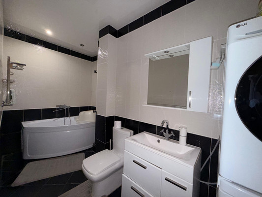 Продам трехкомнатную (3-комн.) квартиру, Калмыкова ул, 235ка, Вольный Аул кп