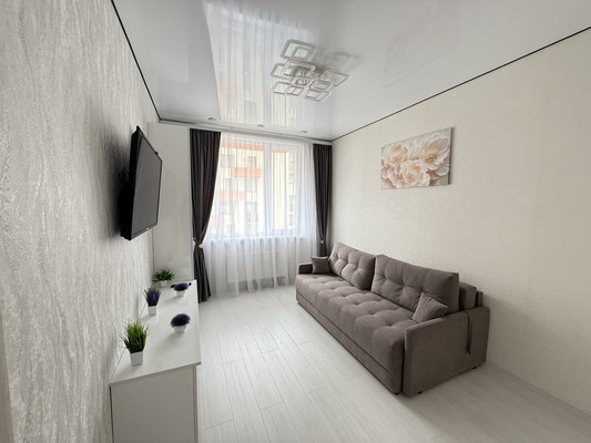 Продам однокомнатную (1-комн.) квартиру, Александра Суворова пр-кт, 15к7, Симферополь г