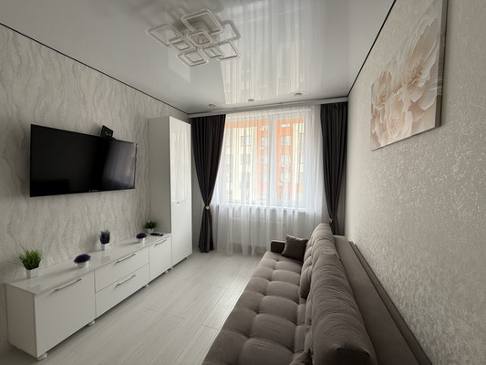 Продам однокомнатную (1-комн.) квартиру, Александра Суворова пр-кт, 15к7, Симферополь г